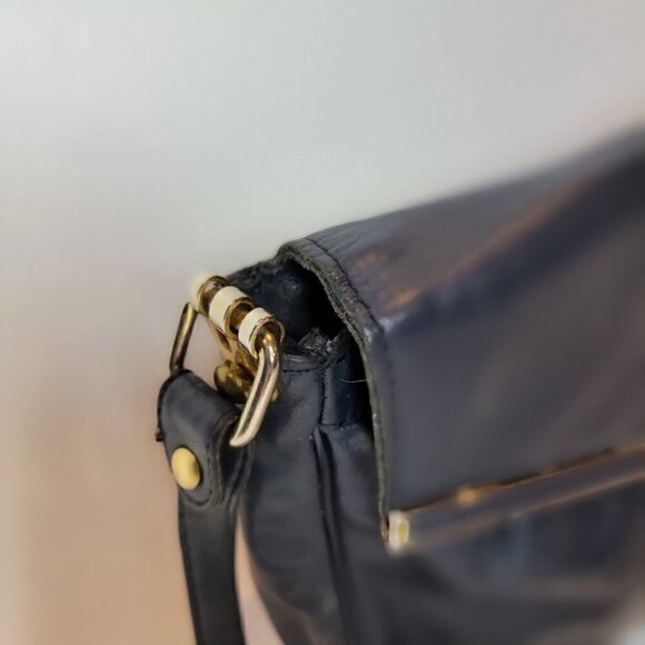 Vintage Entienne Aigner leather crossbody bag. - Picture 5 of 8